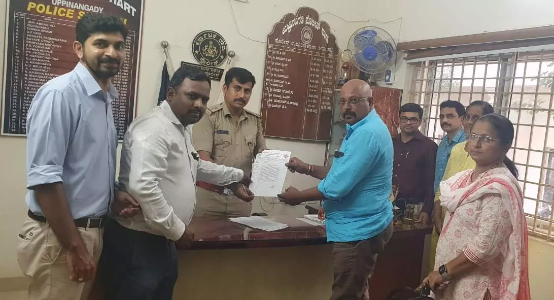 ಗೋಳಿತ್ತೊಟ್ಟು ಗ್ರಾಮಸಭೆ ಸಂದರ್ಭ ವೈದ್ಯರು ಕುಸಿದು ಬಿದ್ದ ಪ್ರಕರಣ: ತಪ್ಪಿತಸ್ಥರ ವಿರುದ್ಧ ಕ್ರಮಕ್ಕೆ ಆಗ್ರಹಿಸಿ ದೂರು