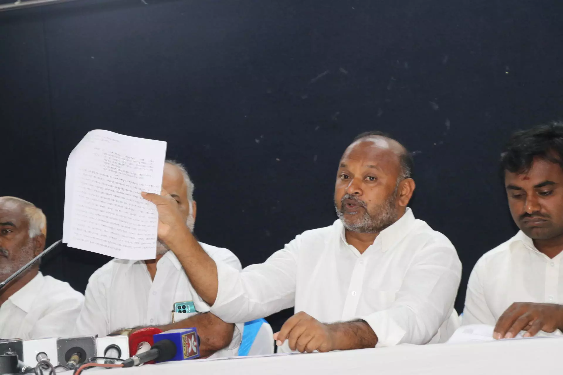 ಅಕ್ರಮವಾಗಿ ಕೆರೆ ಮಣ್ಣು ತೆಗದವರಿಗೆ ಶಿವಮೊಗ್ಗ ಡಿಸಿ ರಕ್ಷಣೆ: ಕಾಂಗ್ರೆಸ್ ಮುಖಂಡ ಜಗದೀಶ್ ಆರೋಪ ಅಕ್ರಮವಾಗಿ ಕೆರೆ ಮಣ್ಣು ತೆಗದವರಿಗೆ ಶಿವಮೊಗ್ಗ ಡಿಸಿ ರಕ್ಷಣೆ: ಕಾಂಗ್ರೆಸ್ ಮುಖಂಡ ಜಗದೀಶ್ ಆರೋಪ