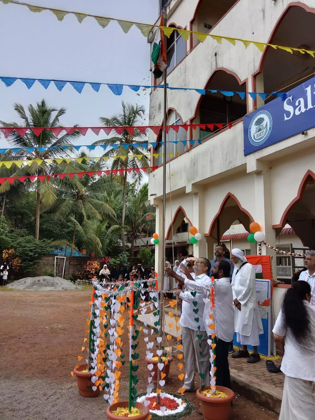 ಹೂಡೆ ಸಾಲಿಹಾತ್ ಶಿಕ್ಷಣ ಸಂಸ್ಥೆಯಲ್ಲಿ ಸ್ವಾತಂತ್ರ್ಯೋತ್ಸವ