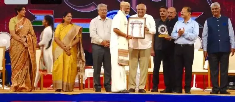 ಡಾ.ಆರ್.ಕೆ.ನಾಯರ್‌ಗೆ ಗುಜರಾತ್ ಸರಕಾರ ನೀಡುವ ರಾಜ್ಯ ಪರಿಸರ ಪ್ರಶಸ್ತಿ ಪ್ರದಾನ