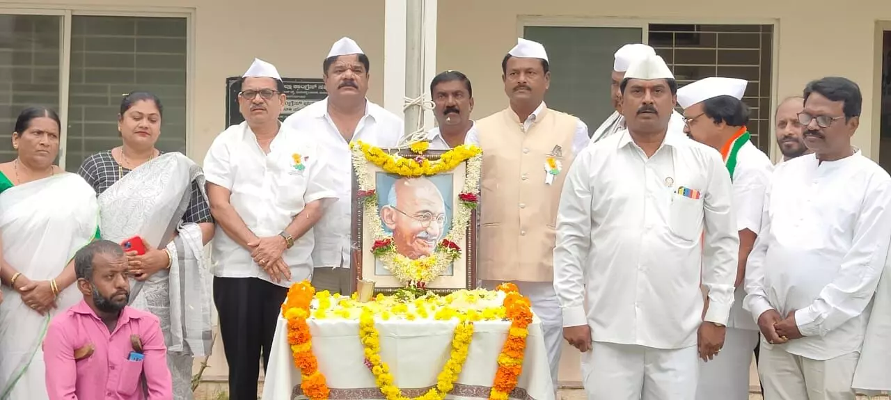 ದಾವಣಗೆರೆ: ಜಿಲ್ಲಾ ಕಾಂಗ್ರೆಸ್‍ನಿಂದ 77ನೇ ಸ್ವಾತಂತ್ರ್ಯೋತ್ಸವ ಆಚರಣೆ