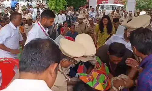 ಸ್ವಾತಂತ್ರ್ಯ ದಿನಾಚರಣೆಯ ಪರೇಡ್ ವೇಳೆ ವೇದಿಕೆ ಮೇಲೆ ಕುಸಿದು ಬಿದ್ದ ಮಧ್ಯಪ್ರದೇಶ ಆರೋಗ್ಯ ಸಚಿವ ಡಾ.ಪ್ರಭುರಾಮ್ ಚೌಧರಿ