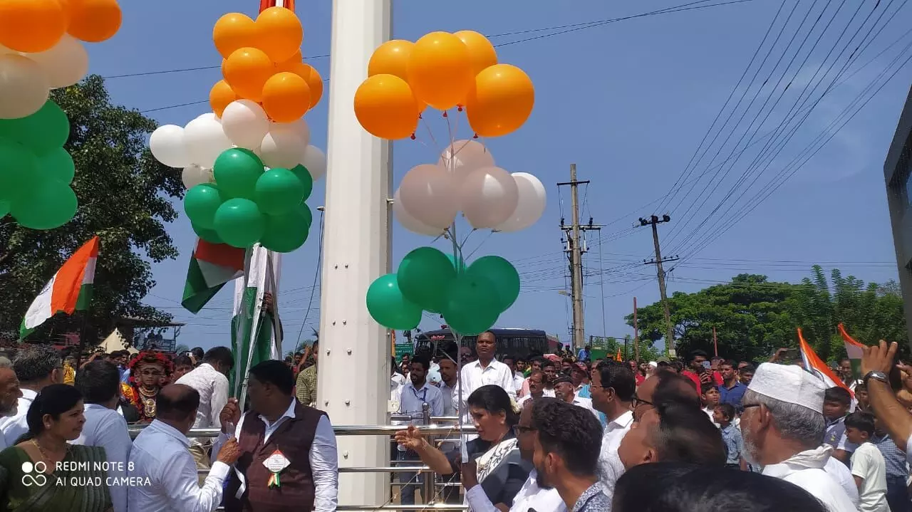 ಉಳ್ಳಾಲ: ಓವರ್ ಬ್ರಿಡ್ಜ್ ನಲ್ಲಿ ಸ್ವಾತಂತ್ರ್ಯ ದಿನಾಚರಣೆ ಉಳ್ಳಾಲ: ಓವರ್ ಬ್ರಿಡ್ಜ್ ನಲ್ಲಿ ಸ್ವಾತಂತ್ರ್ಯ ದಿನಾಚರಣೆ