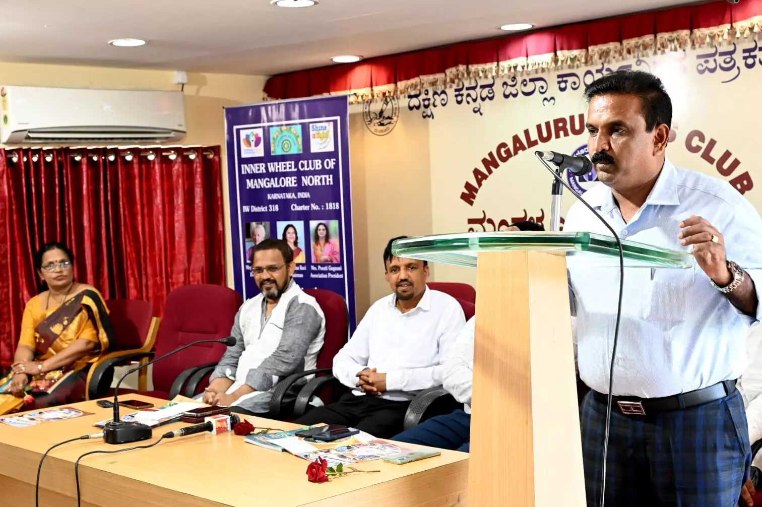 ಪತ್ರಕರ್ತರ ಸಂಘದ ಚಟುವಟಿಕೆಗಳಿಗೆ ನೆರವಿಗೆ ಪ್ರಯತ್ನ: ಕೆ.ವಿ. ಪ್ರಭಾಕರ್ ಪತ್ರಕರ್ತರ ಸಂಘದ ಚಟುವಟಿಕೆಗಳಿಗೆ ನೆರವಿಗೆ ಪ್ರಯತ್ನ: ಕೆ.ವಿ. ಪ್ರಭಾಕರ್