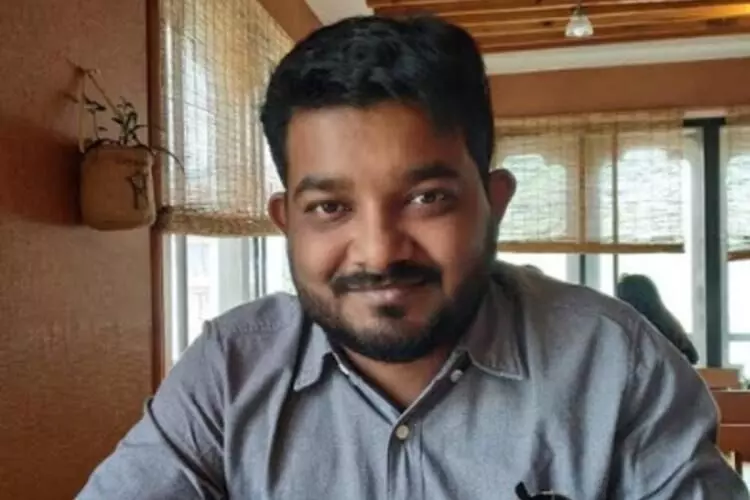 ಪ್ರಾಧ್ಯಾಪಕ ಸವ್ಯಸಾಚಿ ಮರು ನೇಮಕ ಮಾಡದಿದ್ದರೆ ಬೋಧನೆ ನಿಲ್ಲಿಸಲಾಗುವುದು ಎಂದ ಅಶೋಕ ವಿ.ವಿ.ಯ 3 ವಿಭಾಗಗಳು ಪ್ರಾಧ್ಯಾಪಕ ಸವ್ಯಸಾಚಿ ಮರು ನೇಮಕ ಮಾಡದಿದ್ದರೆ ಬೋಧನೆ ನಿಲ್ಲಿಸಲಾಗುವುದು ಎಂದ ಅಶೋಕ ವಿ.ವಿ.ಯ 3 ವಿಭಾಗಗಳು