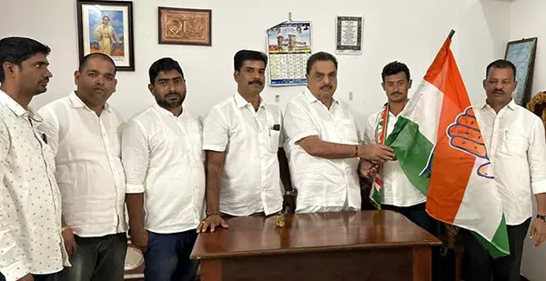 ನೆಟ್ಲಮುಡ್ನೂರು ಗ್ರಾಮ ಪಂಚಾಯತ್ ಬಿಜೆಪಿ ಬೆಂಬಲಿತ ಅಧ್ಯಕ್ಷ ಕಾಂಗ್ರೆಸ್ ಸೇರ್ಪಡೆ ನೆಟ್ಲಮುಡ್ನೂರು ಗ್ರಾಮ ಪಂಚಾಯತ್ ಬಿಜೆಪಿ ಬೆಂಬಲಿತ ಅಧ್ಯಕ್ಷ ಕಾಂಗ್ರೆಸ್ ಸೇರ್ಪಡೆ