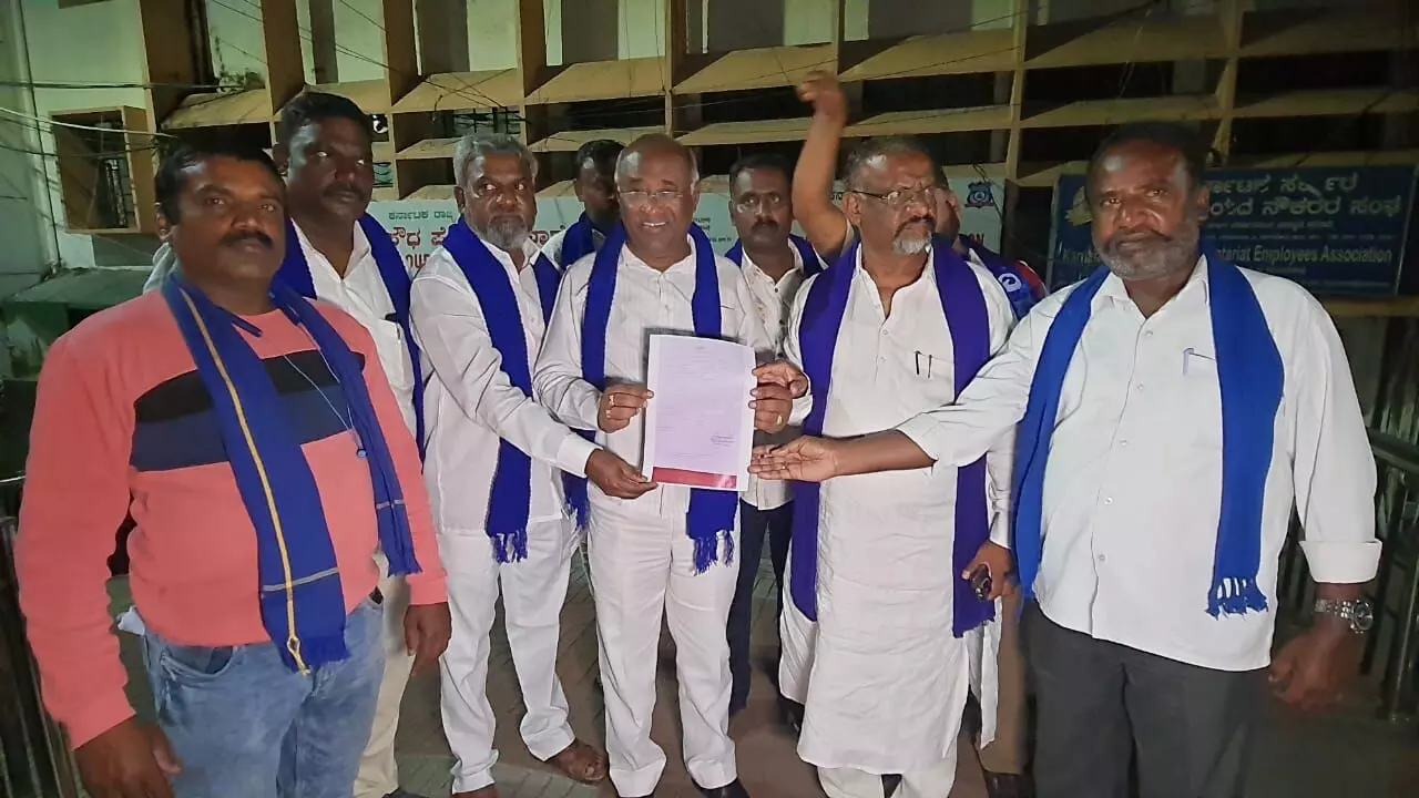 ಆಕ್ಷೇಪಾರ್ಹ ಪದ ಬಳಕೆ ಆರೋಪ: ಸಚಿವ ಎಸ್.ಎಸ್.ಮಲ್ಲಿಕಾರ್ಜುನ್ ವಿರುದ್ಧ ಮತ್ತೊಂದು ದೂರು ಆಕ್ಷೇಪಾರ್ಹ ಪದ ಬಳಕೆ ಆರೋಪ: ಸಚಿವ ಎಸ್.ಎಸ್.ಮಲ್ಲಿಕಾರ್ಜುನ್ ವಿರುದ್ಧ ಮತ್ತೊಂದು ದೂರು