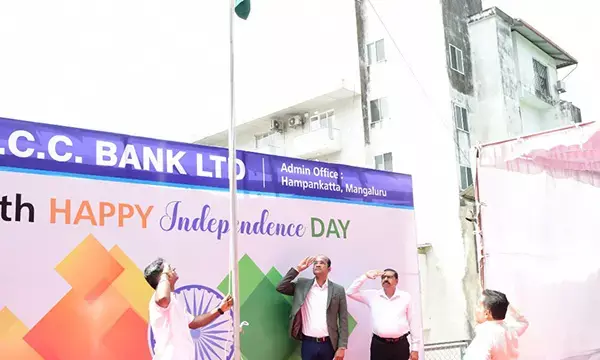 ಮಂಗಳೂರು: ಎಂಸಿಸಿ ಬ್ಯಾಂಕ್ ಆಡಳಿತ ಕಚೇರಿಯಲ್ಲಿ ಸ್ವಾತಂತ್ರ್ಯ ದಿನಾಚರಣೆ