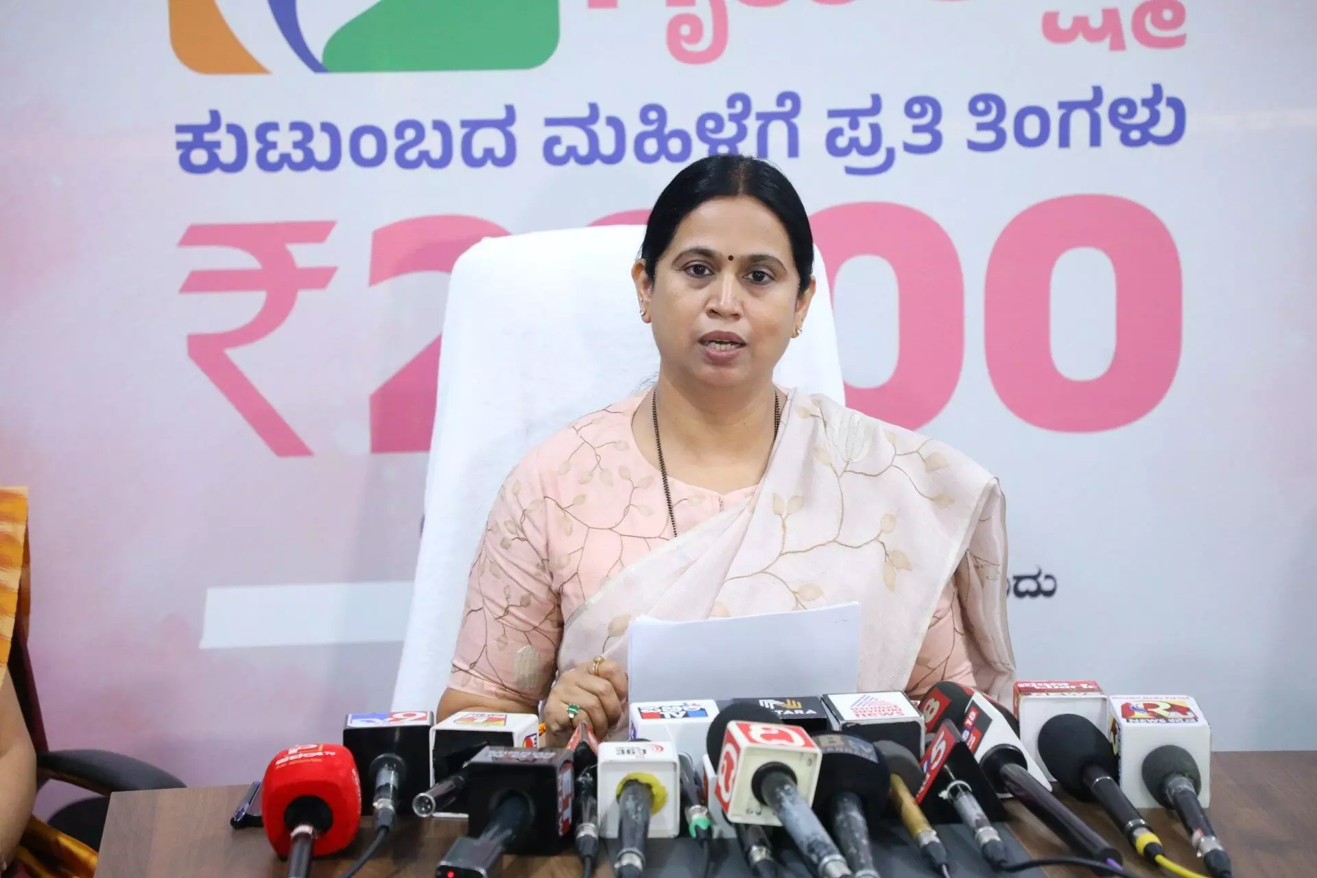 ಆ.30ರಂದು ಗೃಹಲಕ್ಷ್ಮಿ ಯೋಜನೆಗೆ ಮೈಸೂರಿನಲ್ಲಿ ಚಾಲನೆ: ಸಚಿವೆ ಲಕ್ಷ್ಮೀ ಹೆಬ್ಬಾಳ್ಕರ್ ಆ.30ರಂದು ಗೃಹಲಕ್ಷ್ಮಿ ಯೋಜನೆಗೆ ಮೈಸೂರಿನಲ್ಲಿ ಚಾಲನೆ: ಸಚಿವೆ ಲಕ್ಷ್ಮೀ ಹೆಬ್ಬಾಳ್ಕರ್