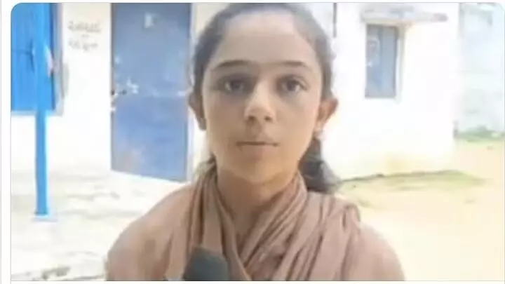 ಗುಜರಾತ್: ಮುಸ್ಲಿಂ ಟಾಪರ್ ವಿದ್ಯಾರ್ಥಿನಿಯನ್ನು ಹೊರತುಪಡಿಸಿ ಉಳಿದೆಲ್ಲಾ ವಿದ್ಯಾರ್ಥಿಗಳಿಗೆ ಬಹುಮಾನ ವಿತರಿಸಿದ ಶಾಲೆ; ಆರೋಪ ಗುಜರಾತ್: ಮುಸ್ಲಿಂ ಟಾಪರ್ ವಿದ್ಯಾರ್ಥಿನಿಯನ್ನು ಹೊರತುಪಡಿಸಿ ಉಳಿದೆಲ್ಲಾ ವಿದ್ಯಾರ್ಥಿಗಳಿಗೆ ಬಹುಮಾನ ವಿತರಿಸಿದ ಶಾಲೆ; ಆರೋಪ