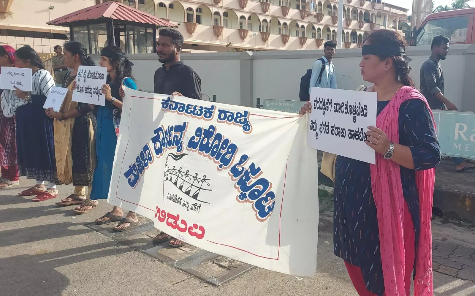 ಮಹಿಳಾ ದೌರ್ಜನ್ಯ ಕೊನೆಯಾಗಿ ಸಮಾನತೆ ಬರಲಿ: ಡಾ.ಅನುಪಮಾ ಮಹಿಳಾ ದೌರ್ಜನ್ಯ ಕೊನೆಯಾಗಿ ಸಮಾನತೆ ಬರಲಿ: ಡಾ.ಅನುಪಮಾ