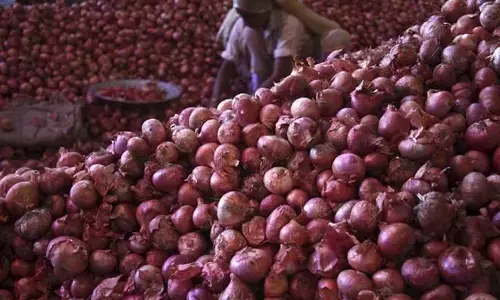 ಈರುಳ್ಳಿ ಬೆಲೆ ಏರಿಕೆ ಹಿನ್ನೆಲೆ: ರಫ್ತಿನ ಮೇಲೆ 40% ಸುಂಕ