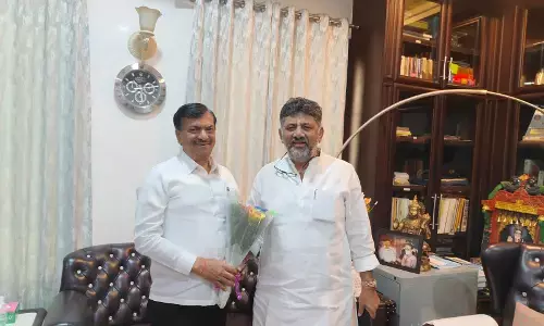 ಕುತೂಹಲ ಮೂಡಿಸಿದ ಡಿ.ಕೆ.ಶಿವಕುಮಾರ್ ಮತ್ತು ಜೆಡಿಎಸ್‌ ನಾಯಕ ಆಯನೂರು ಮಂಜುನಾಥ್ ಭೇಟಿ