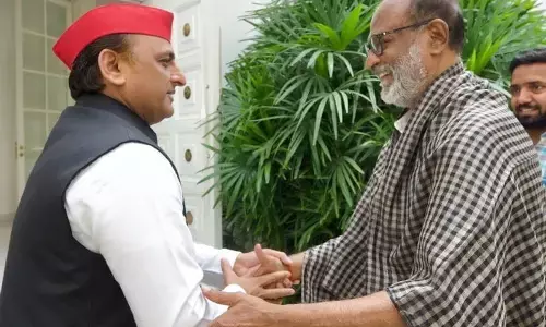 ಉತ್ತರ ಪ್ರದೇಶ ಸಿಎಂ ಆದಿತ್ಯನಾಥ್ ಬಳಿಕ ಅಖಿಲೇಶ್ ಯಾದವ್ ಅವರನ್ನು ಭೇಟಿಯಾದ ರಜನಿಕಾಂತ್