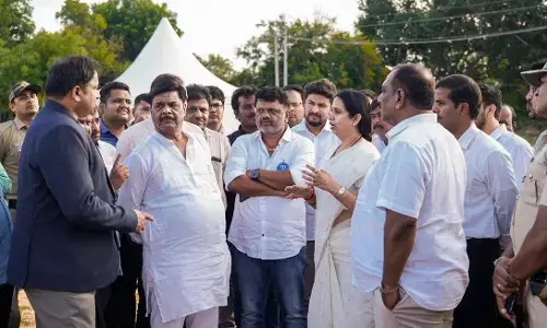 ಗೃಹ ಲಕ್ಷ್ಮಿ ಯೋಜನೆಗೆ ಚಾಲನೆ; ಮೈಸೂರಿನಲ್ಲಿ ಕಾರ್ಯಕ್ರಮದ ಸ್ಥಳ ಪರಿಶೀಲನೆ ನಡೆಸಿದ ಸಚಿವೆ ಲಕ್ಷ್ಮಿ ಹೆಬ್ಬಾಳ್ಕರ್