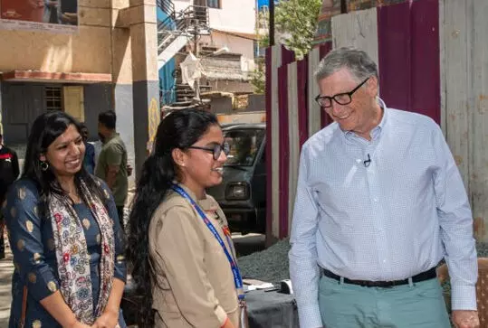 ಬೆಂಗಳೂರಿನ ಮಹಿಳಾ ಪೋಸ್ಟ್ ಮಾಸ್ಟರ್ ಬಗ್ಗೆ ಮೆಚ್ಚುಗೆ ವ್ಯಕ್ತಪಡಿಸಿದ ಬಿಲ್ ಗೇಟ್ಸ್ ಬೆಂಗಳೂರಿನ ಮಹಿಳಾ ಪೋಸ್ಟ್ ಮಾಸ್ಟರ್ ಬಗ್ಗೆ ಮೆಚ್ಚುಗೆ ವ್ಯಕ್ತಪಡಿಸಿದ ಬಿಲ್ ಗೇಟ್ಸ್