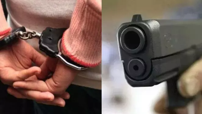 ಧಾರವಾಡ: ಗಾಳಿಯಲ್ಲಿ ಗುಂಡು ಹಾರಿಸಿದ ಮುಂಬೈ ಮೂಲದ ವ್ಯಕ್ತಿ ಪೊಲೀಸ್ ವಶಕ್ಕೆ ಧಾರವಾಡ: ಗಾಳಿಯಲ್ಲಿ ಗುಂಡು ಹಾರಿಸಿದ ಮುಂಬೈ ಮೂಲದ ವ್ಯಕ್ತಿ ಪೊಲೀಸ್ ವಶಕ್ಕೆ