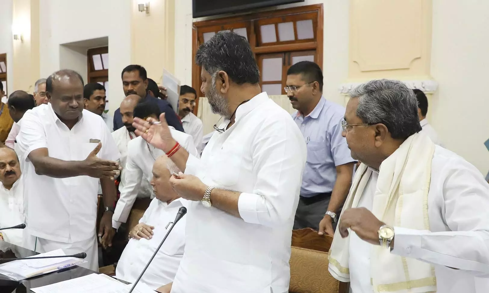 ನೆಲ, ಜಲ, ಭಾಷೆಯ ವಿಷಯದಲ್ಲಿ ರಾಜಕೀಯ ಬೇಡ; ನಾವೆಲ್ಲರೂ ಒಟ್ಟಾಗಿ ಹೋರಾಡೋಣ: ಎಚ್.ಡಿ.ಕುಮಾರಸ್ವಾಮಿ