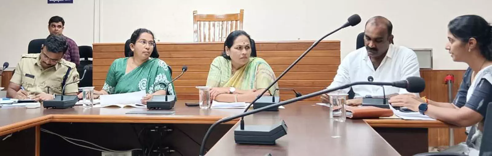 ರಾ.ಹೆದ್ದಾರಿ ಕಾಮಗಾರಿಗಳನ್ನು ಆದ್ಯತೆಯಲ್ಲಿ ನಡೆಸಿ ಪೂರ್ಣಗೊಳಿಸಿ: ಅಧಿಕಾರಿಗಳಿಗೆ ಸಂಸದೆ ಶೋಭಾ ಸೂಚನೆ