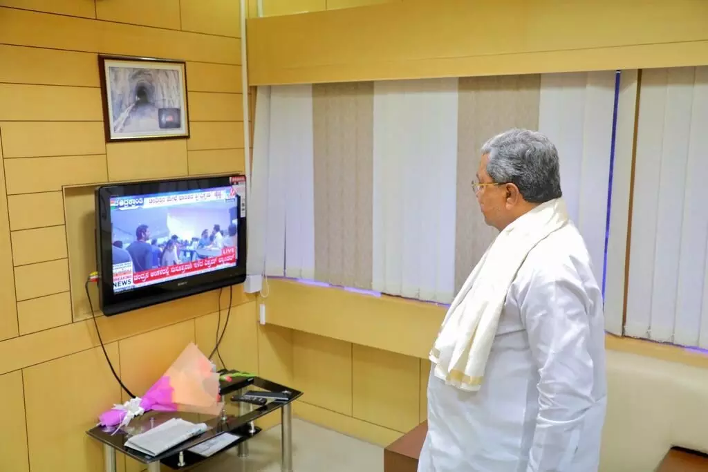 ಚಂದ್ರಯಾನ 3 ಯಶಸ್ವಿ: ವಿಜ್ಞಾನಿಗಳಿಗೆ ಅಭಿನಂದನೆ ಸಲ್ಲಿಸಿದ ಸಿಎಂ ಸಿದ್ದರಾಮಯ್ಯ ಸಹಿತ ಹಲವು ಗಣ್ಯರು ಚಂದ್ರಯಾನ 3 ಯಶಸ್ವಿ: ವಿಜ್ಞಾನಿಗಳಿಗೆ ಅಭಿನಂದನೆ ಸಲ್ಲಿಸಿದ ಸಿಎಂ ಸಿದ್ದರಾಮಯ್ಯ ಸಹಿತ ಹಲವು ಗಣ್ಯರು