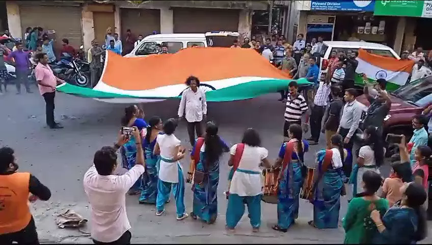 ನಾಗರಿಕ ಸಮಿತಿಯಿಂದ ಬೃಹತ್ ಗಾತ್ರದ ರಾಷ್ಟ್ರಧ್ವಜ ಪ್ರದರ್ಶನ