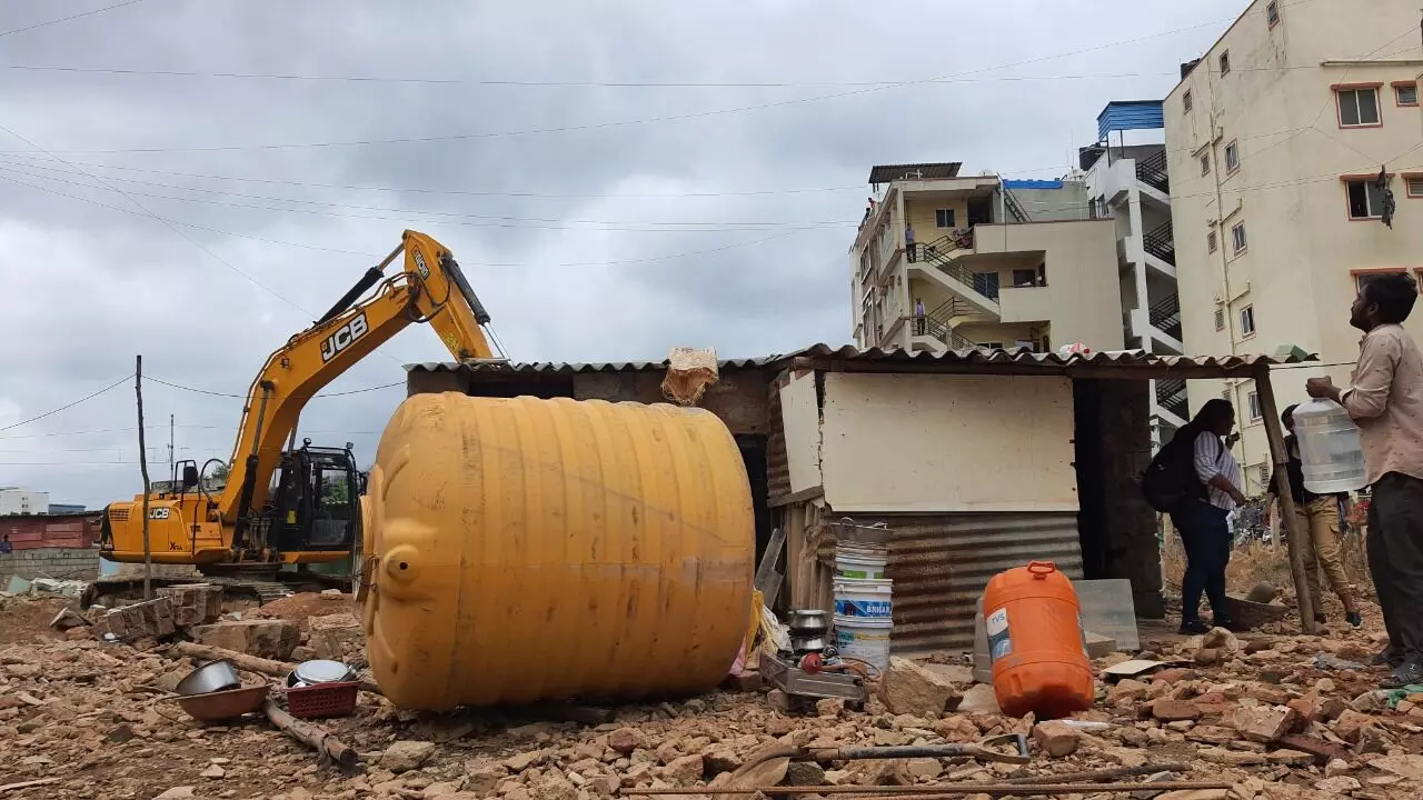 ಕೋಲಾರ | ಒತ್ತುವರಿ ತೆರವು ಕಾರ್ಯಾಚರಣೆ; ಒಂದೇ ದಿನದಲ್ಲಿ 120 ಎಕರೆ ಅರಣ್ಯ ಭೂಮಿ ಸರಕಾರಕ್ಕೆ ವಾಪಸ್​!