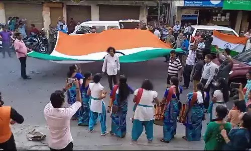 ನಾಗರಿಕ ಸಮಿತಿಯಿಂದ ಬೃಹತ್ ಗಾತ್ರದ ರಾಷ್ಟ್ರಧ್ವಜ ಪ್ರದರ್ಶನ