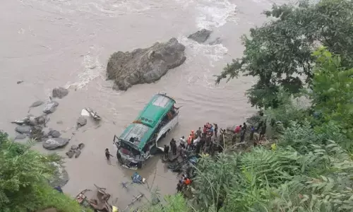 ನೇಪಾಳ: ನದಿಗೆ ಬಸ್ ಉರುಳಿ 8 ಮಂದಿ ಮೃತ್ಯು