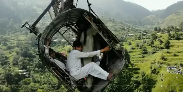 ಪಾಕಿಸ್ತಾನ ಕೇಬಲ್ ಕಾರ್ ರಕ್ಷಣಾ ಕಾರ್ಯಾಚರಣೆಯ ಸಂದರ್ಭದ ಭಯ ಹುಟ್ಟಿಸುವ ಡ್ರೋನ್ ವಿಡಿಯೋ ಪಾಕಿಸ್ತಾನ ಕೇಬಲ್ ಕಾರ್ ರಕ್ಷಣಾ ಕಾರ್ಯಾಚರಣೆಯ ಸಂದರ್ಭದ ಭಯ ಹುಟ್ಟಿಸುವ ಡ್ರೋನ್ ವಿಡಿಯೋ