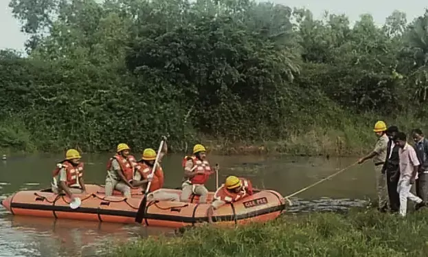 ಹಬ್ಬಕ್ಕೆ ತಾವರೆ ಹೂವು ಕೀಳಲು ಕೆರೆಗೆ ಇಳಿದಿದ್ದ ತಂದೆ–ಮಗ ಮೃತ್ಯು