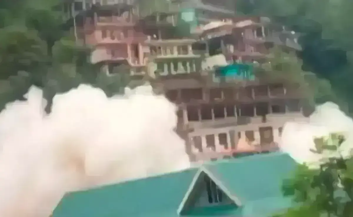 ಹಿಮಾಚಲ ಪ್ರದೇಶ: ಭಾರೀ ಭೂಕುಸಿತದಿಂದ ಹಲವು ಮನೆಗಳು ಕುಸಿತ, ಹಲವರು ಸಿಲುಕಿರುವ ಶಂಕೆ