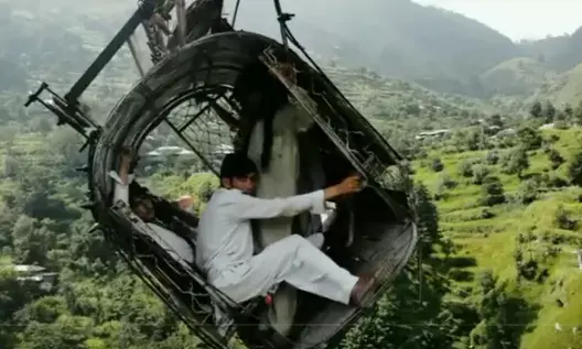 ಪಾಕಿಸ್ತಾನ ಕೇಬಲ್‌ ಕಾರ್‌ ರಕ್ಷಣಾ ಕಾರ್ಯಾಚರಣೆಯ ಸಂದರ್ಭದ ಭಯ ಹುಟ್ಟಿಸುವ ಡ್ರೋನ್‌ ವಿಡಿಯೋ