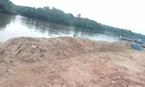 ಉಳ್ಳಾಲ: ಮರಳು ಅಕ್ರಮ ದಾಸ್ತಾನು, ಸಾಗಾಟ ಪತ್ತೆ