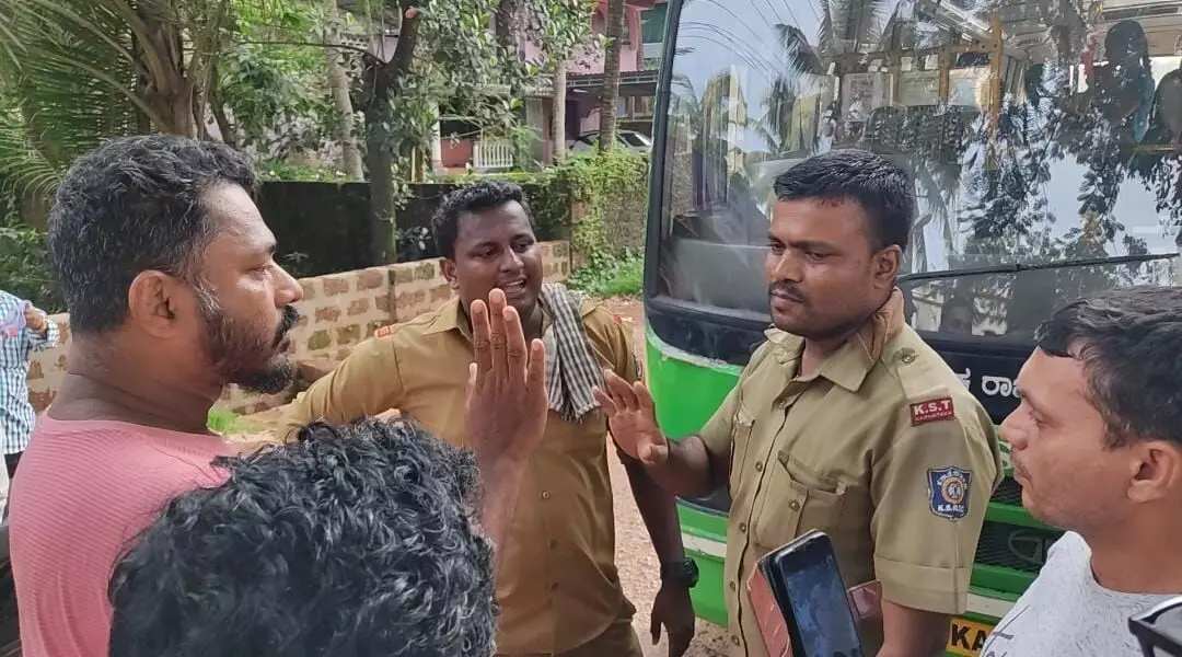 ಉಳ್ಳಾಲ: ಆಧಾರ್ ಕಾರ್ಡ್ ಇಲ್ಲದ ಹಿನ್ನೆಲೆ; ಅಪ್ರಾಪ್ತ ವಿದ್ಯಾರ್ಥಿನಿಯರನ್ನು ಅರ್ಧ ದಾರಿಯಲ್ಲೇ ಕೆಳಗಿಳಿಸಿದ ನಿರ್ವಾಹಕ