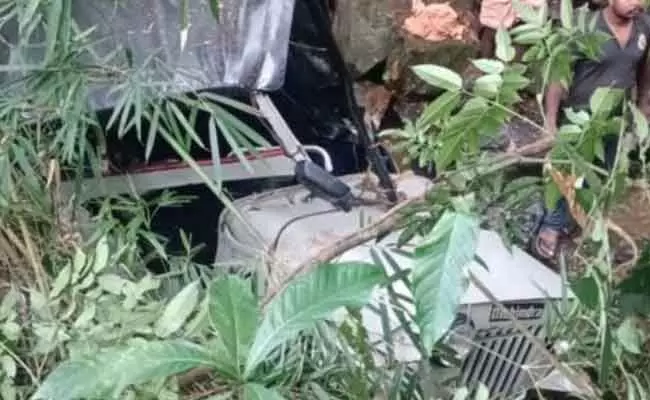 ವಯನಾಡ್: ಪ್ರಪಾತಕ್ಕೆ ಉರುಳಿದ ಜೀಪ್; 9 ಮಂದಿ ಮೃತ್ಯು ವಯನಾಡ್: ಪ್ರಪಾತಕ್ಕೆ ಉರುಳಿದ ಜೀಪ್; 9 ಮಂದಿ ಮೃತ್ಯು