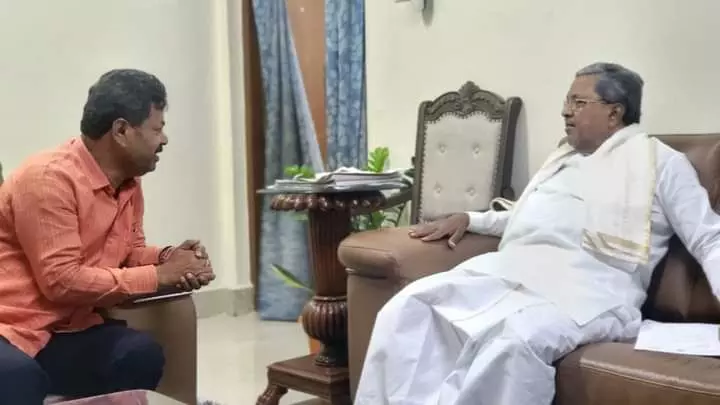 ಸಿಎಂ ಸಿದ್ದರಾಮಯ್ಯ, ಡಿಸಿಎಂ ಡಿ.ಕೆ. ಶಿವಕುಮಾರ್ ಅವರನ್ನು ಭೇಟಿ ಮಾಡಿದ ಬಿಜೆಪಿ ನಾಯಕ ಎಂ.ಪಿ ರೇಣುಕಾಚಾರ್ಯ ಸಿಎಂ ಸಿದ್ದರಾಮಯ್ಯ, ಡಿಸಿಎಂ ಡಿ.ಕೆ. ಶಿವಕುಮಾರ್ ಅವರನ್ನು ಭೇಟಿ ಮಾಡಿದ ಬಿಜೆಪಿ ನಾಯಕ ಎಂ.ಪಿ ರೇಣುಕಾಚಾರ್ಯ