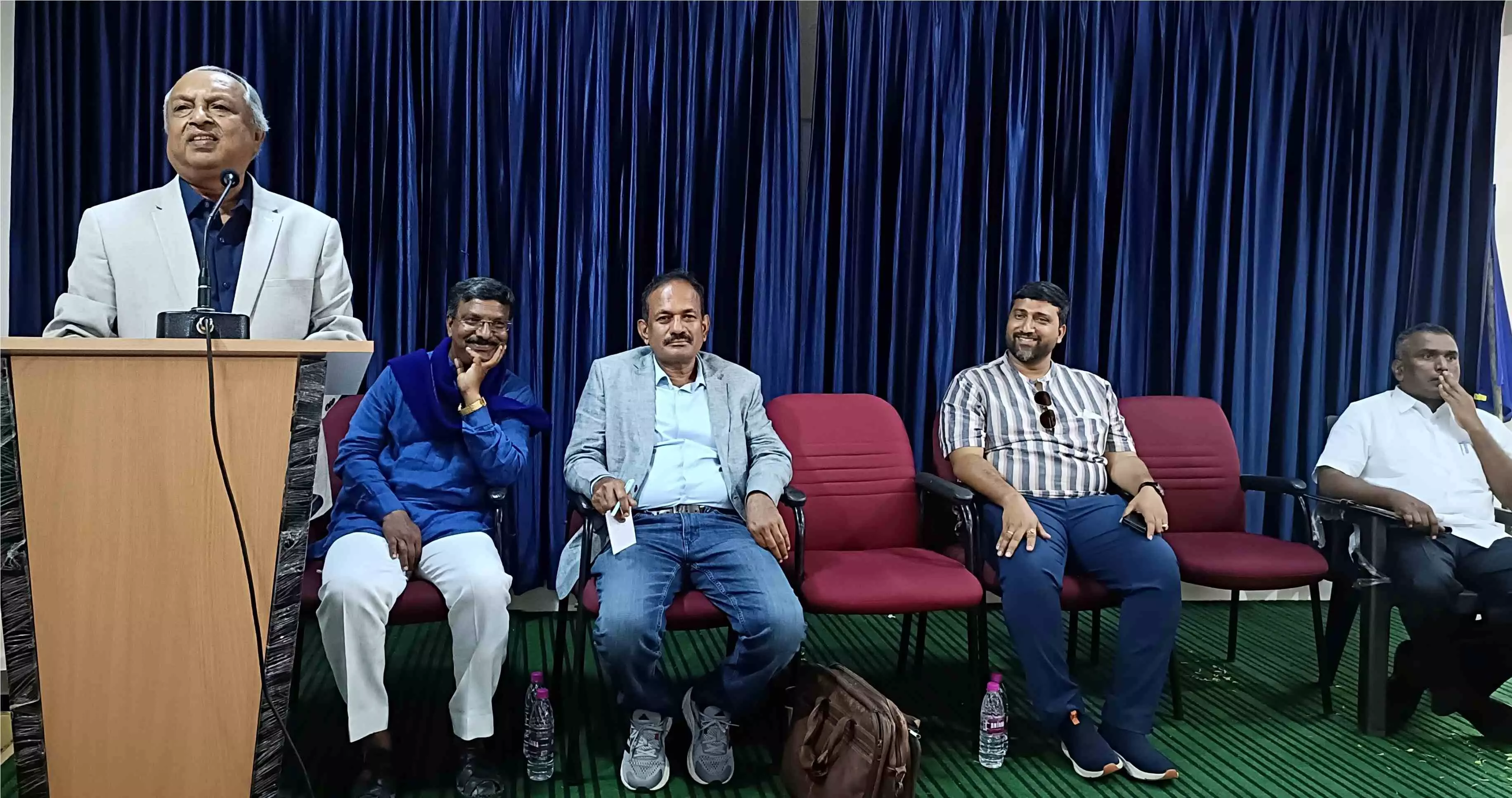 ಸಂವಿಧಾನದ ಉಳಿವಿಗೆ ಜಾಗೃತಿ ಮೂಡಿಸಿ ಎಲ್ಲರನ್ನು ಸಜ್ಜುಗೊಳಿಸಬೇಕಿದೆ: ನ್ಯಾ. ನಾಗಮೋಹನದಾಸ್ ಸಂವಿಧಾನದ ಉಳಿವಿಗೆ ಜಾಗೃತಿ ಮೂಡಿಸಿ ಎಲ್ಲರನ್ನು ಸಜ್ಜುಗೊಳಿಸಬೇಕಿದೆ: ನ್ಯಾ. ನಾಗಮೋಹನದಾಸ್