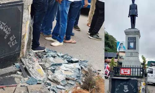 ಮಡಿಕೇರಿ | ಕೆಎಸ್ಸಾರ್ಟಿಸಿ ಬಸ್ ಢಿಕ್ಕಿ; ಸ್ಕ್ವಾಡ್ರನ್ ಲೀಡರ್  ಅಜ್ಜಮಾಡ ದೇವಯ್ಯ ವೃತ್ತಕ್ಕೆ ಹಾನಿ