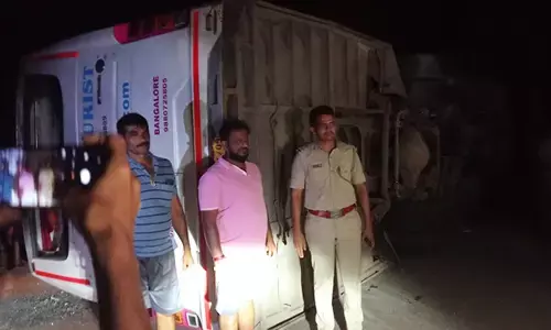 ಮೂಡುಬಿದಿರೆ: ವಿಶಾಲ್ ಟೂರಿಸ್ಟ್ ಬಸ್ ಪಲ್ಟಿ; ಹಲವು ಮಂದಿಗೆ ಗಾಯ