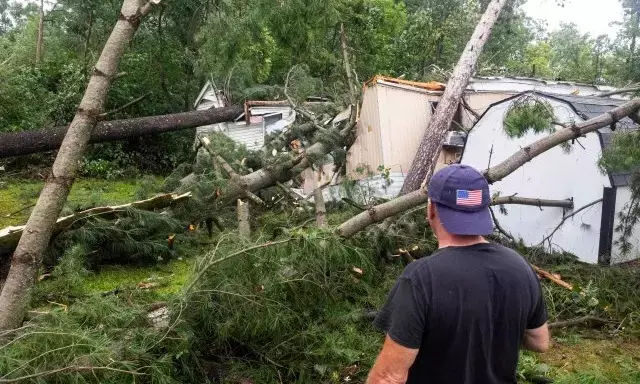ಅಮೆರಿಕದಲ್ಲಿ ಸರಣಿ ಸುಂಟರಗಾಳಿಯ ಅಬ್ಬರ; 5 ಮಂದಿ ಮೃತ್ಯು
