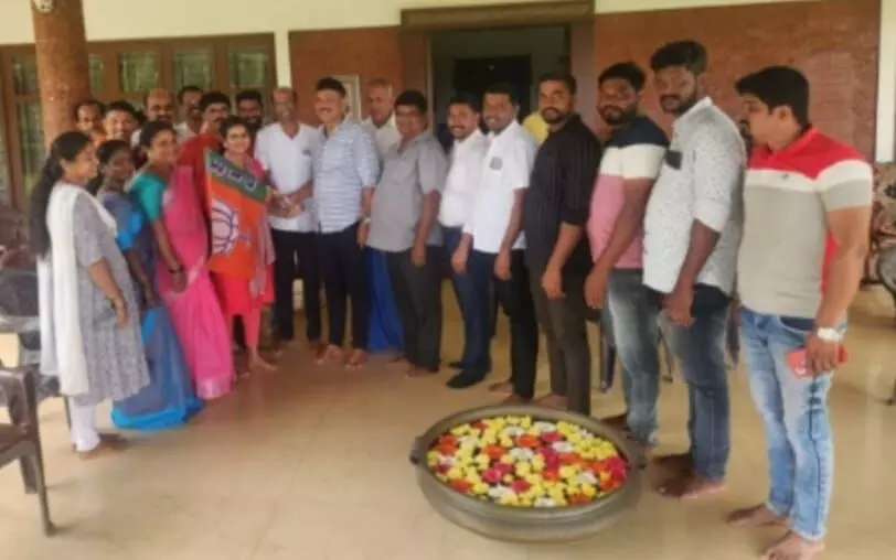 ಬಡಗಕಜೆಕಾರು ಗ್ರಾಮ ಪಂಚಾಯತ್: ಕಾಂಗ್ರೆಸ್ ಬೆಂಬಲಿತ ಸದಸ್ಯೆ ಬಿಜೆಪಿ ಸೇರ್ಪಡೆ ಬಡಗಕಜೆಕಾರು ಗ್ರಾಮ ಪಂಚಾಯತ್: ಕಾಂಗ್ರೆಸ್ ಬೆಂಬಲಿತ ಸದಸ್ಯೆ ಬಿಜೆಪಿ ಸೇರ್ಪಡೆ