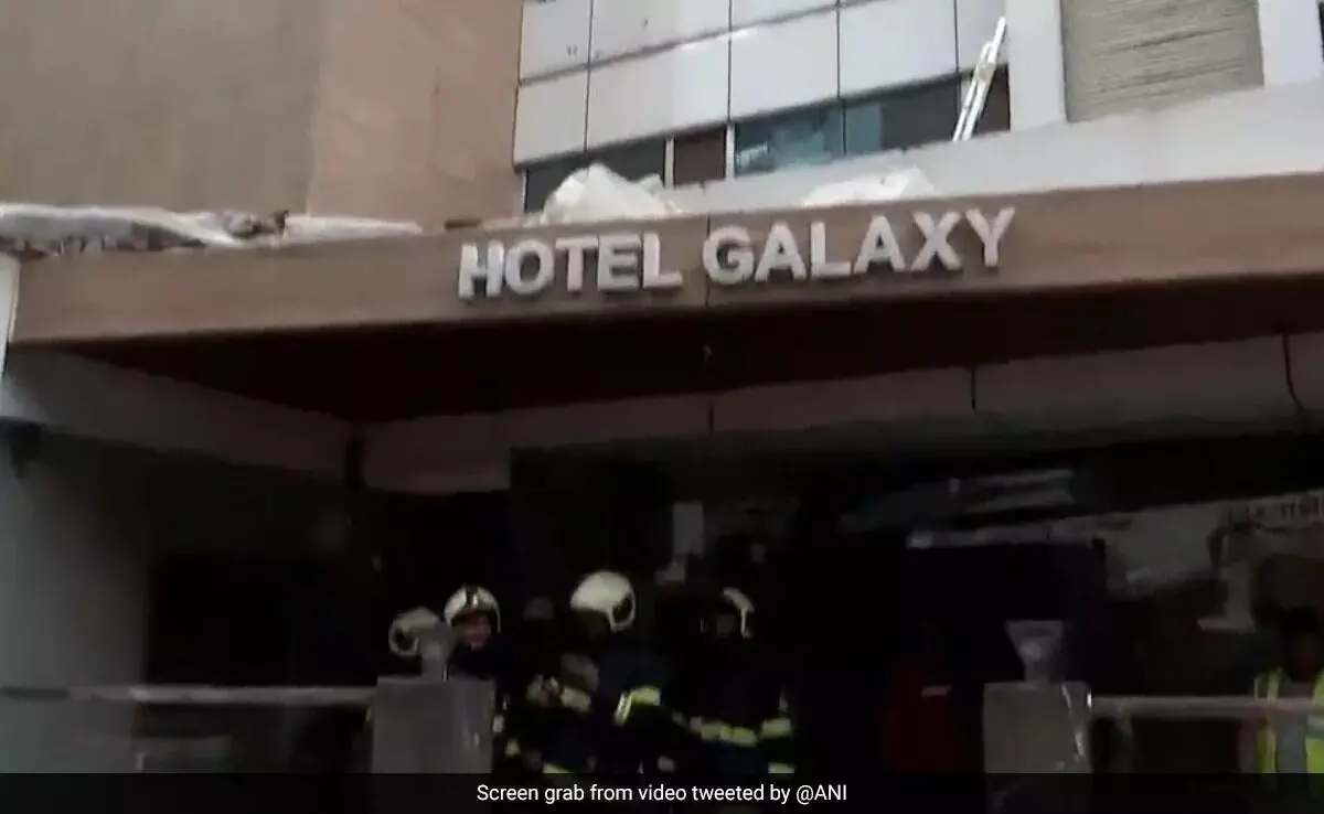 ಮುಂಬೈನ ಹೋಟೆಲ್ ನಲ್ಲಿ ಅಗ್ನಿ ಅವಘಡ: ಮೂವರು ಮೃತ್ಯು, 5 ಮಂದಿಗೆ ಗಾಯ ಮುಂಬೈನ ಹೋಟೆಲ್ ನಲ್ಲಿ ಅಗ್ನಿ ಅವಘಡ: ಮೂವರು ಮೃತ್ಯು, 5 ಮಂದಿಗೆ ಗಾಯ