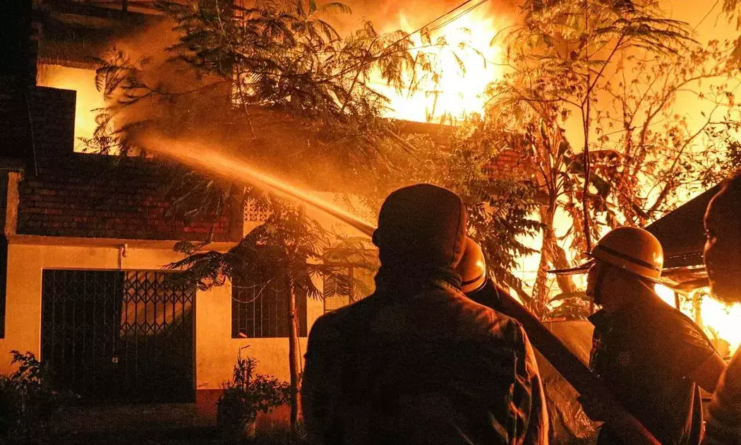 ಮಣಿಪುರ ಹಿಂಸಾಚಾರ; ದುಷ್ಕರ್ಮಿಗಳಿಂದ 5 ಮನೆಗಳಿಗೆ ಬೆಂಕಿ