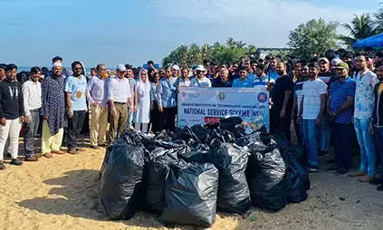 ಬ್ಯಾರೀಸ್ ಸಮೂಹ ಶಿಕ್ಷಣ ಸಂಸ್ಥೆಗಳ ನೇತೃತ್ವದಲ್ಲಿ ಉಳ್ಳಾಲ ಬೀಚ್ ಸ್ವಚ್ಛತಾ ದಿನಾಚರಣೆ