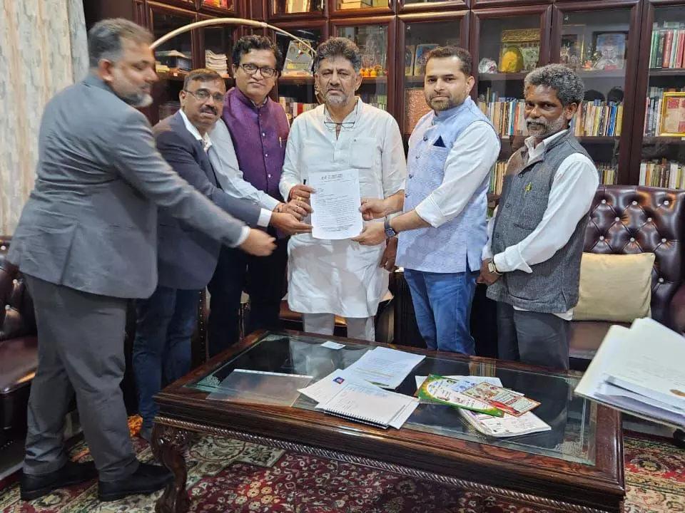 ಕರ್ನಾಟಕ ಅನಿವಾಸಿ ಭಾರತೀಯ ಸಮಿತಿಗೆ ಉಪಾಧ್ಯಕ್ಷರ ನೇಮಕಕ್ಕೆ ಮನವಿ ಕರ್ನಾಟಕ ಅನಿವಾಸಿ ಭಾರತೀಯ ಸಮಿತಿಗೆ ಉಪಾಧ್ಯಕ್ಷರ ನೇಮಕಕ್ಕೆ ಮನವಿ