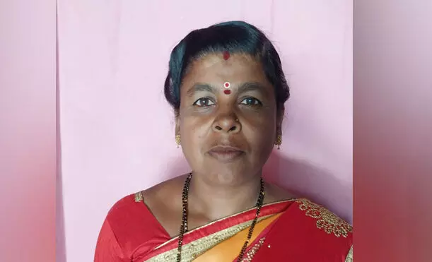 ಚಲಿಸುತ್ತಿದ್ದ ಕೆಎಸ್ಸಾರ್ಟಿಸಿ ಬಸ್ಸಿನಿಂದ ಬಿದ್ದು ಮಹಿಳೆ ಮೃತ್ಯು ಚಲಿಸುತ್ತಿದ್ದ ಕೆಎಸ್ಸಾರ್ಟಿಸಿ ಬಸ್ಸಿನಿಂದ ಬಿದ್ದು ಮಹಿಳೆ ಮೃತ್ಯು