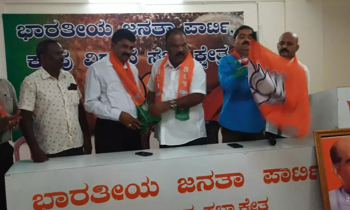 ಕಾಂಗ್ರೆಸ್ ಬೆಂಬಲಿತ ಗ್ರಾಪಂ ಸದಸ್ಯರಾದ ಅಶೋಕ್ ರಾವ್, ಈಶ್ವರ್ ಬಿಜೆಪಿಗೆ ಸೇರ್ಪಡೆ