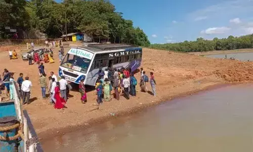 ಸಾಗರ | ನಿಯಂತ್ರಣ ತಪ್ಪಿ ನದಿಯತ್ತ ಚಲಿಸಿದ ಬಸ್: ಚಾಲಕನ ಸಮಯಪ್ರಜ್ಞೆಯಿಂದ ತಪ್ಪಿದ ಅನಾಹುತ