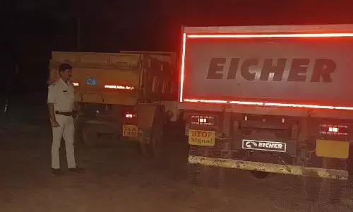 ಅಕ್ರಮ ಮರಳುಗಾರಿಕೆ ಆರೋಪ: ಮೂರು ವಾಹನ ವಶ