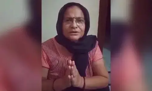 “ನಾನು ತಪ್ಪು ಮಾಡಿದ್ದೇನೆ  ಎಂದು ವೀಡಿಯೋ ಮಾಡಿ ಕ್ಷಮೆಯಾಚಿಸಿದ ಶಿಕ್ಷಕಿ